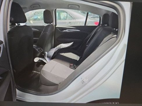 Used 2018 Buick Regal Preferred FWD image 9