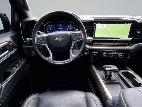 Used 2024 Chevrolet Silverado 1500 LT Trail Boss w/ LT Trail Boss Premium Package AWD/4WD image 9