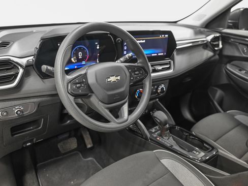 Used 2025 Chevrolet TrailBlazer LS w/ LS Convenience Package FWD image 14