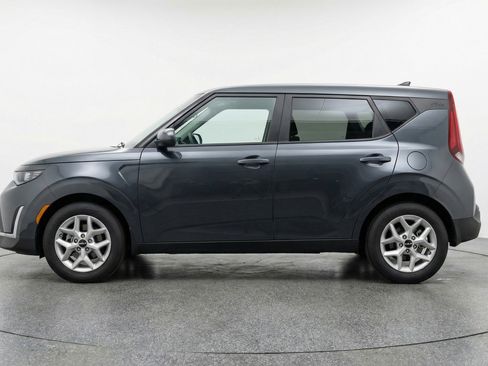 Used 2025 Kia Soul LX w/ LX Technology Package FWD image 5