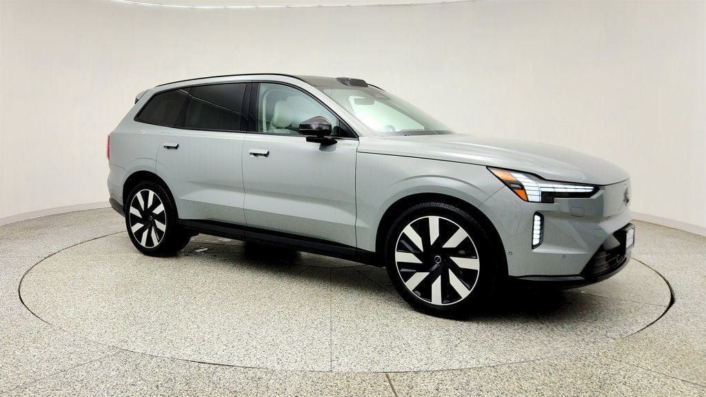 Used 2025 Volvo EX90 Ultra AWD/4WD image 3