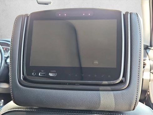 Used 2019 Chevrolet Traverse Premier w/ Redline Edition AWD/4WD image 24