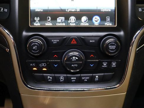 Used 2017 Jeep Grand Cherokee Limited w/ Luxury Group II AWD/4WD image 21