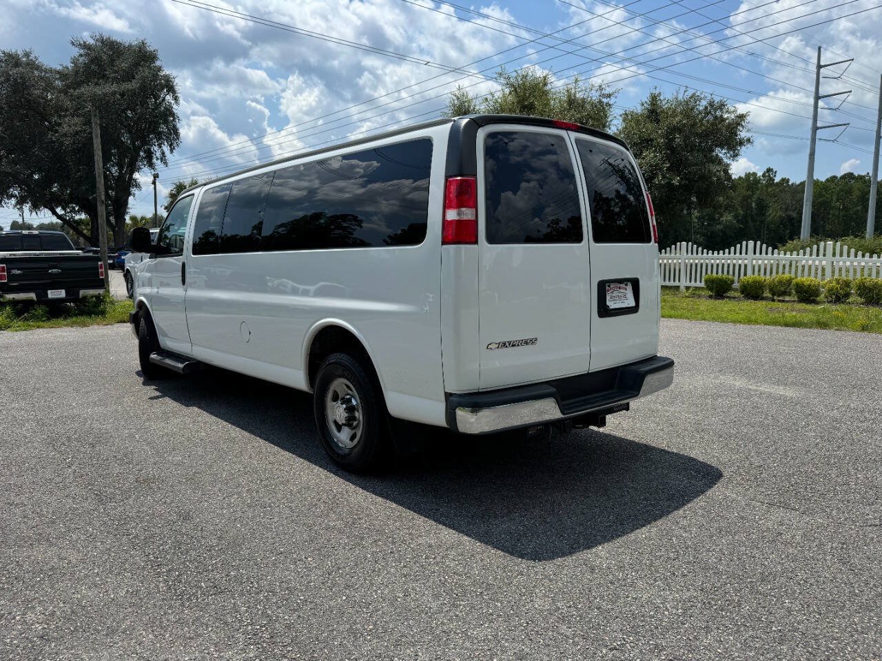 Used 2019 Chevrolet Express 3500 LT w/ LT Preferred Equipment Group RWD image 4