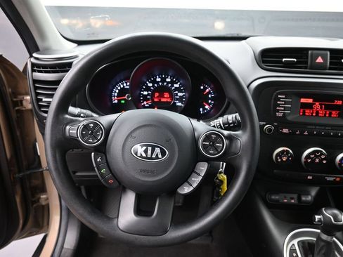 Used 2014 Kia Soul FWD image 6