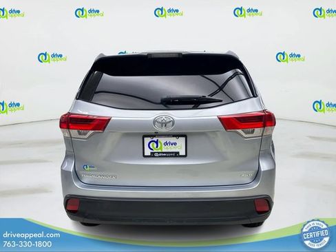 Used 2019 Toyota Highlander LE AWD/4WD image 7
