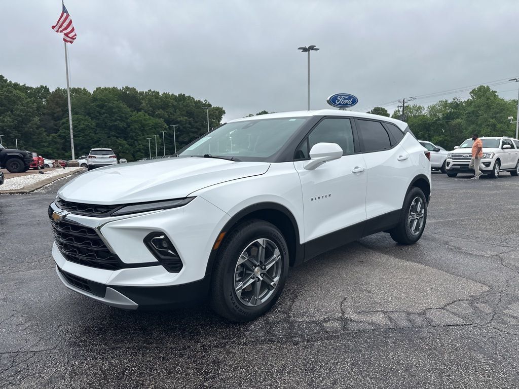 Used 2025 Chevrolet Blazer LT AWD/4WD image 7
