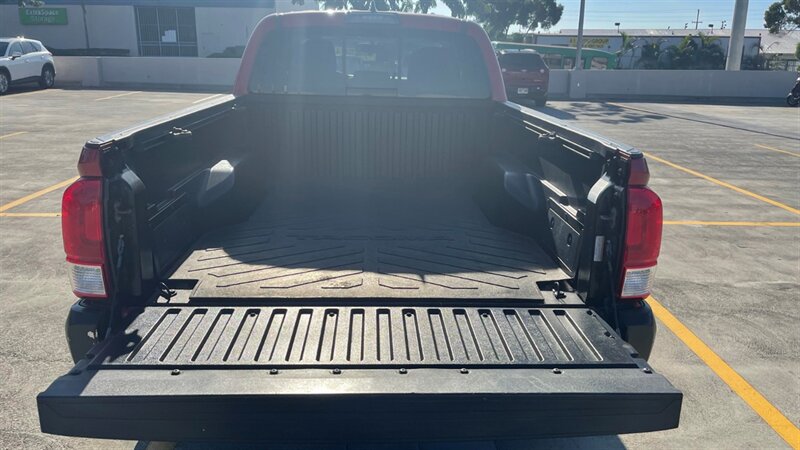 Used 2017 Toyota Tacoma SR5 RWD image 10