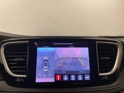 Used 2024 Chrysler Pacifica Limited image 14