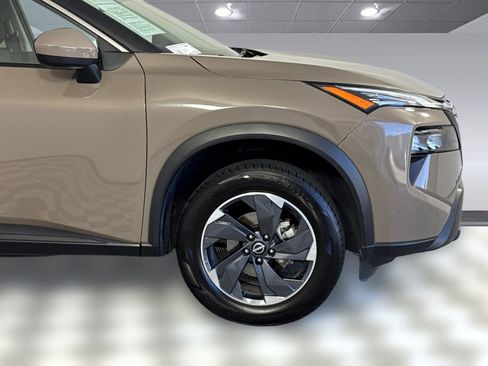 Used 2025 Nissan Rogue SV image 34