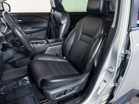 Certified 2022 Nissan Rogue SV w/ SV Premium Package AWD/4WD image 17