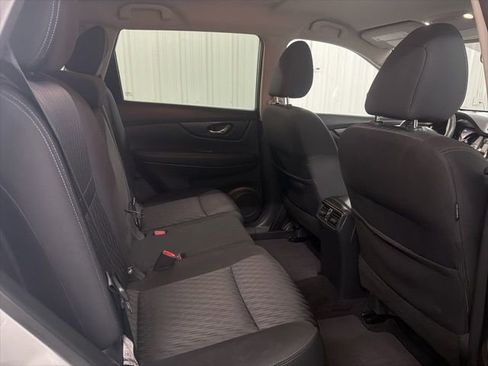 Used 2018 Nissan Rogue SV image 38