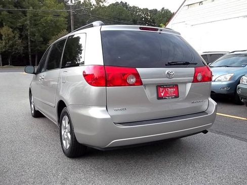 Used 2010 Toyota Sienna LE FWD image 3