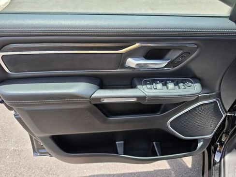Used 2024 RAM 1500 Laramie AWD/4WD image 3