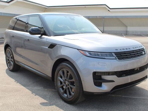 Used 2025 Land Rover Range Rover Sport SE image 9