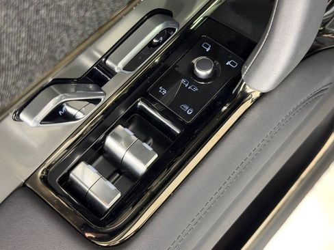 Certified 2025 Land Rover Range Rover Sport SE image 24