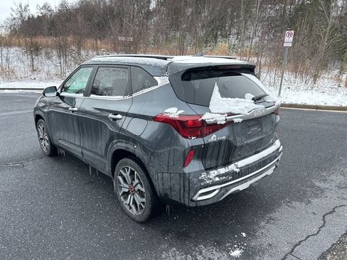 Used 2022 Kia Seltos SX w/ Sunroof Package image 3