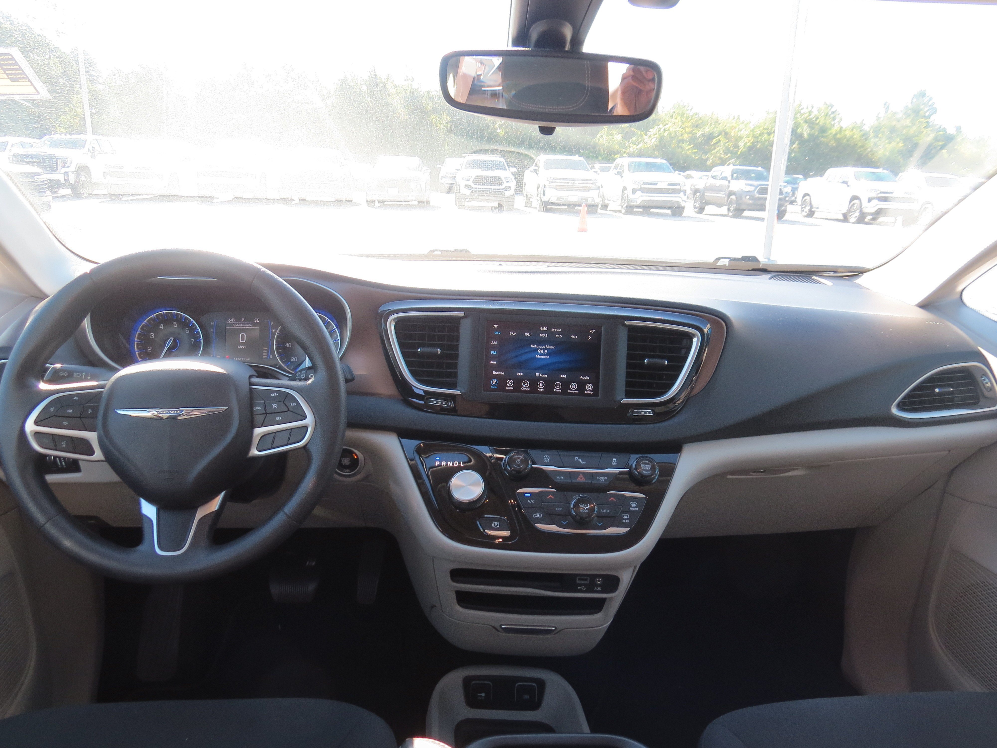 Used 2018 Chrysler Pacifica Touring Plus FWD image 17