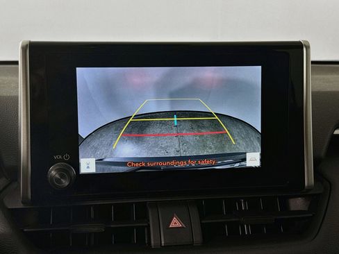 Used 2025 Toyota RAV4 XLE AWD/4WD image 15