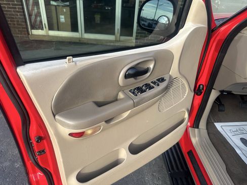 Used 2002 Ford F150 Lariat image 9