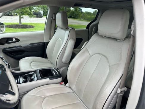 Used 2021 Chrysler Pacifica Limited FWD image 3