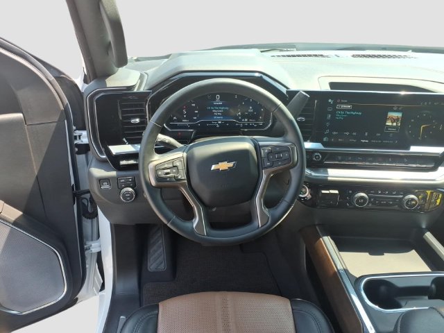 Used 2024 Chevrolet Silverado 2500 High Country AWD/4WD image 15