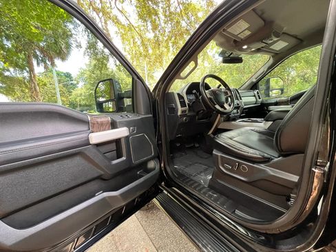 Used 2018 Ford F250 Lariat w/ Lariat Value Package AWD/4WD image 18