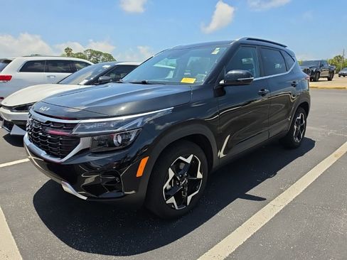 Certified 2025 Kia Seltos EX w/ EX Sunroof Package FWD image 3