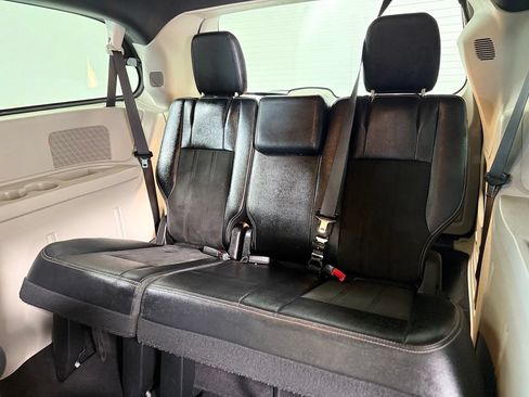Used 2019 Dodge Grand Caravan SXT FWD image 17