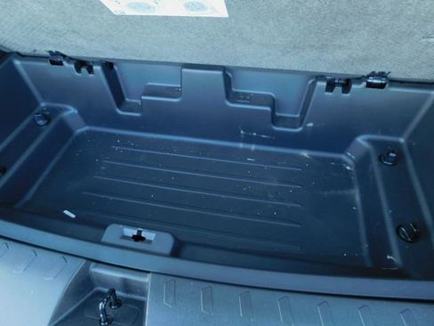 Used 2023 Chevrolet Traverse LT image 13