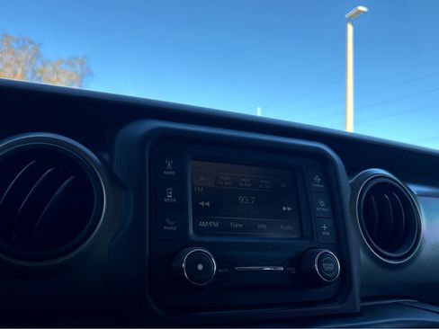 Used 2019 Jeep Wrangler Unlimited Sport S image 8