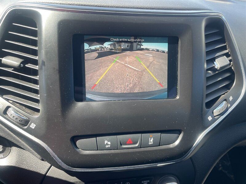 Used 2021 Jeep Cherokee Latitude Plus FWD image 8