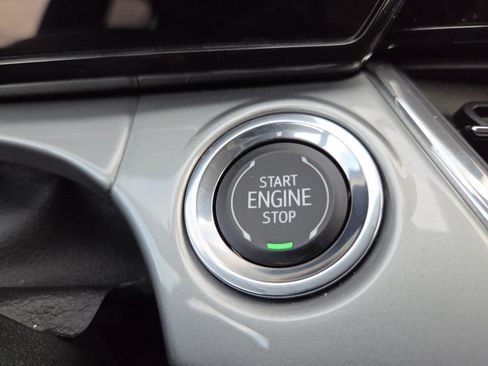Used 2025 Chevrolet Trax LT FWD image 9