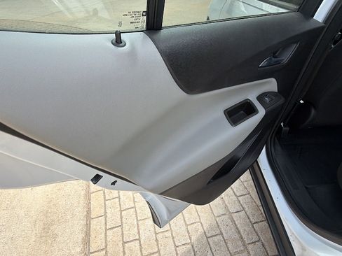 Used 2022 Chevrolet Equinox LS w/ LS Convenience Package FWD image 22