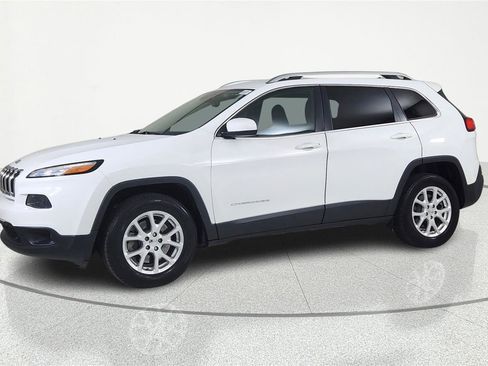 Used 2016 Jeep Cherokee Latitude w/ Comfort & Sound Group AWD/4WD image 2