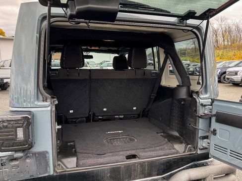 Used 2015 Jeep Wrangler Unlimited Sahara w/ Connectivity Group image 8