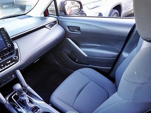 Used 2022 Toyota Corolla Cross LE FWD image 22
