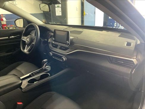 Used 2023 Nissan Altima 2.5 SV FWD image 14