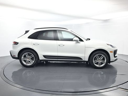 Certified 2022 Porsche Macan AWD/4WD image 16