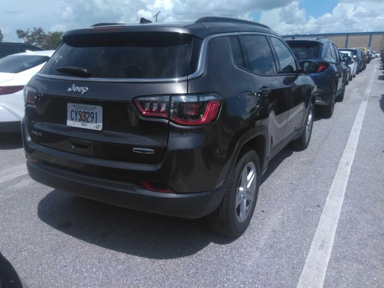 Used 2024 Jeep Compass Latitude AWD/4WD image 3