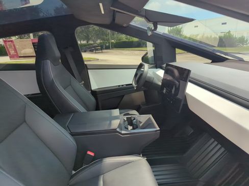 Used 2024 Tesla Cybertruck AWD Crew Cab image 26