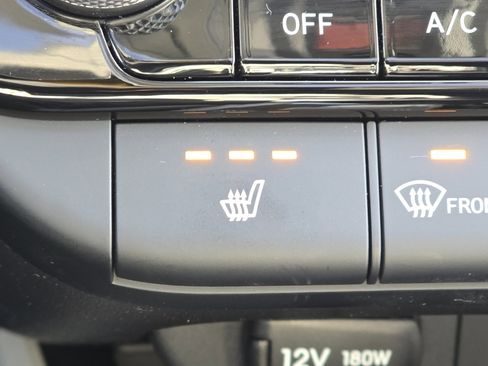 Used 2024 Hyundai Elantra Limited image 8