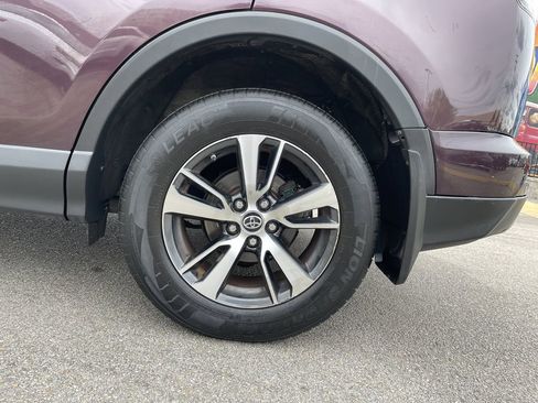 Used 2018 Toyota RAV4 XLE AWD/4WD image 11
