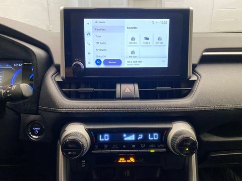 Used 2025 Toyota RAV4 XLE AWD/4WD image 15