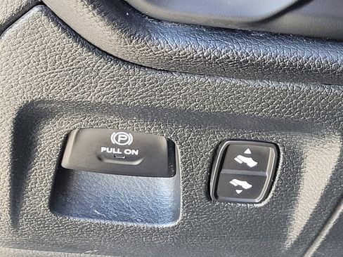 Used 2025 RAM 1500 Laramie AWD/4WD image 30