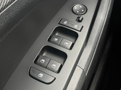 Used 2025 Kia Sportage LX image 21