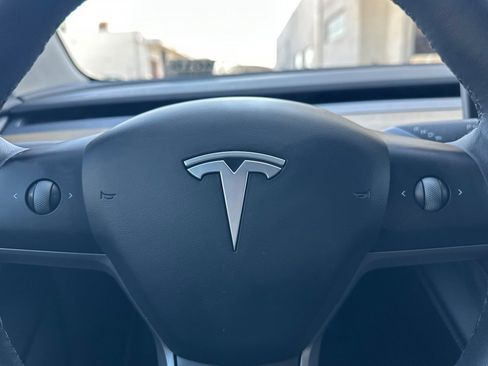 Used 2023 Tesla Model 3 Standard Range image 22