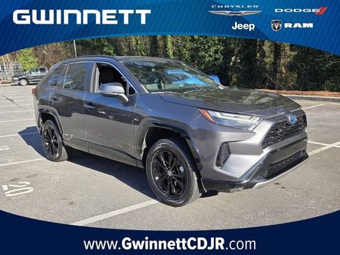 Used 2022 Toyota RAV4 SE image 1