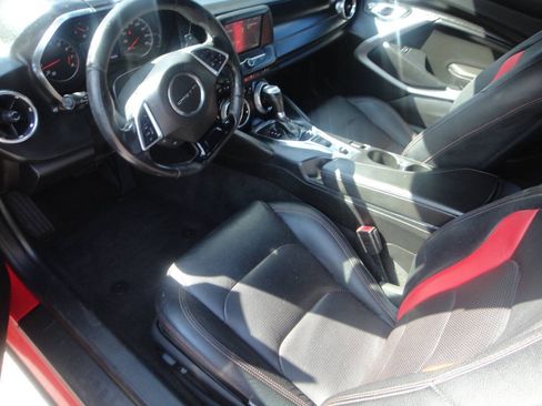Used 2019 Chevrolet Camaro LT RWD image 7