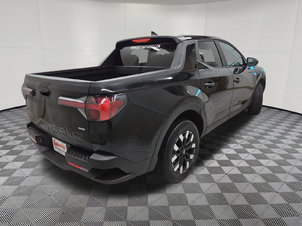 Used 2025 Hyundai Santa Cruz SE AWD/4WD image 4